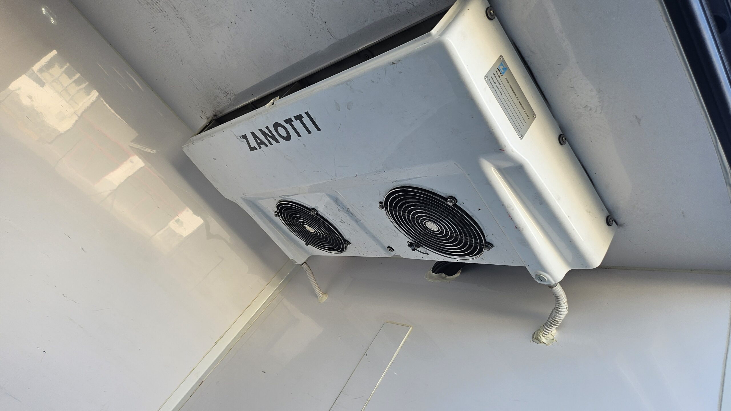 VOLKWAGEN CRAFTER FRIGO 20260317 181504