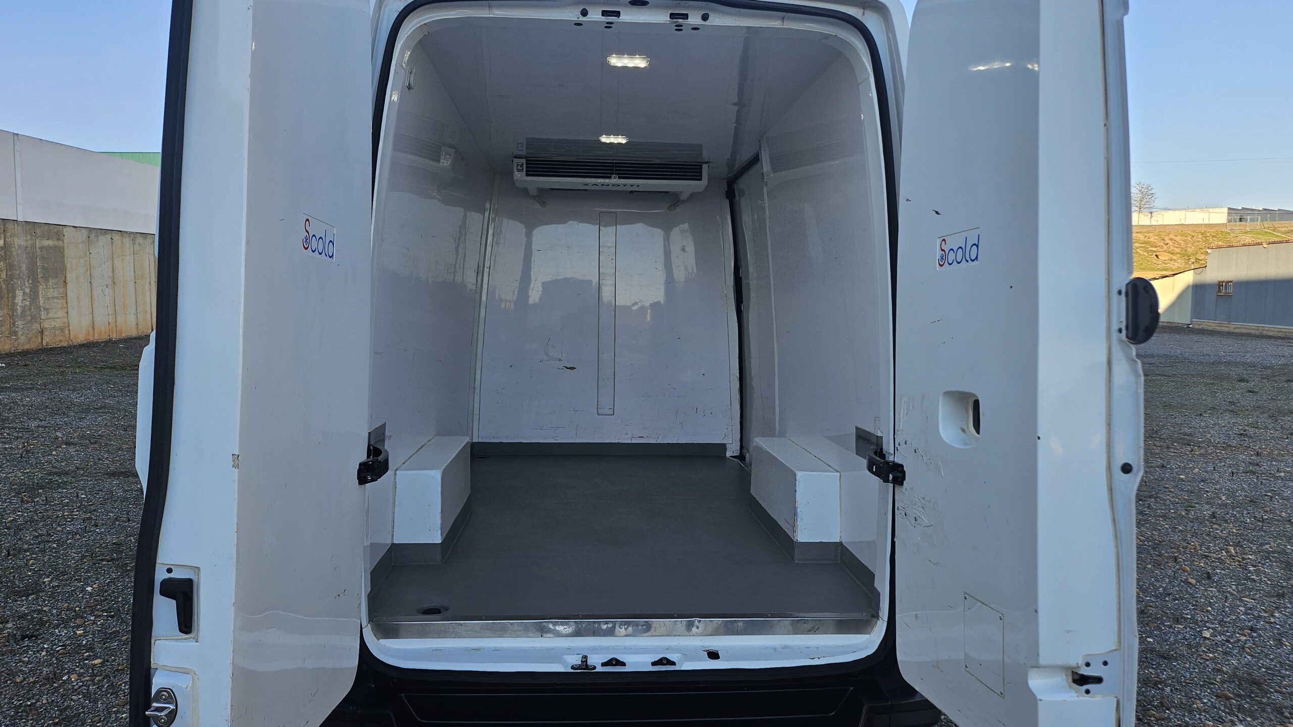 VOLKWAGEN CRAFTER FRIGO 20260317 181535